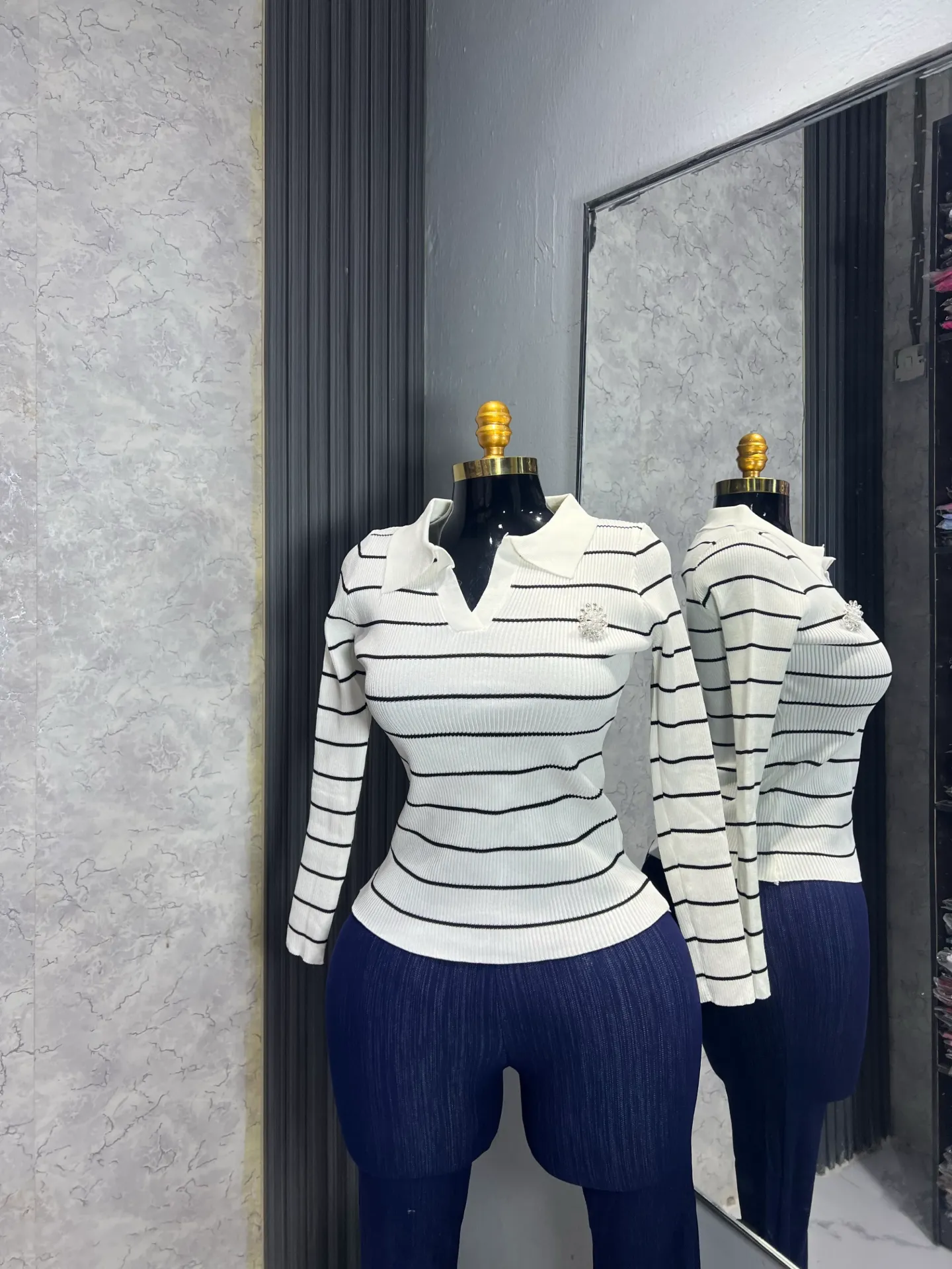 Thick Long Sleeve Collar Top (broche)